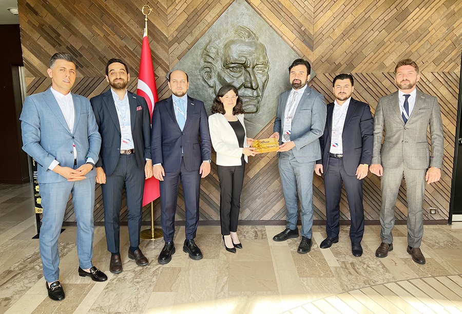 GENÇ MÜSİAD’LI İŞ İNSANLARI FRANSA’DA TEMASLARDA BULUNDU