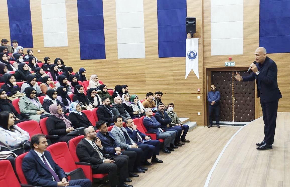 Yayladağı Anadolu İmam Hatip Lisesi’nde kariyer günlerinin konuğu CENGİZ YILDIZ