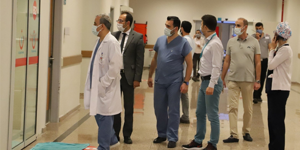 Bayrakçıoğlu, poliklinikleri denetledi