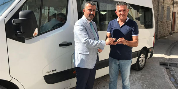 Altan HGC’ye Servis Aracı Hediye Etti