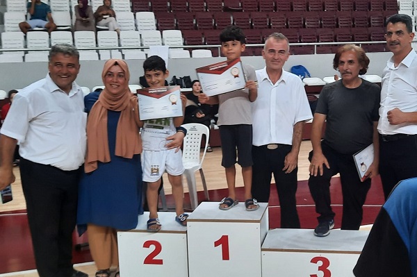 YÜKSEL KARDEŞLERDEN ALTIN BAŞARI