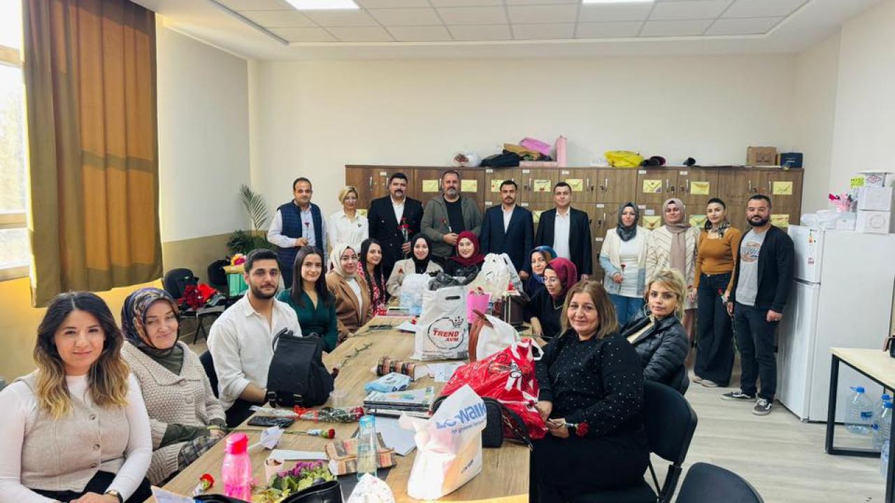 Anlamlı Kutlama Öğretmenleri Duygulandırdı