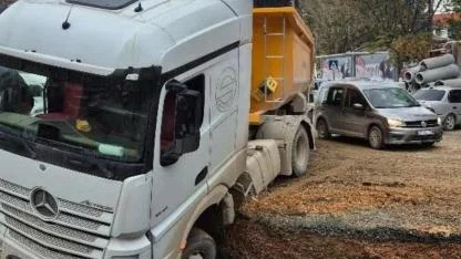 Doğalgaz Hattı Zarar Gördü, Kamyon Çalışma Alanına Düştü