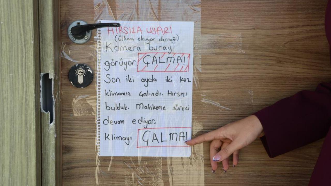 Klima Hırsızlarına Not Asıp &quot;Lütfen Çalma&quot; Diyerek Seslendiler