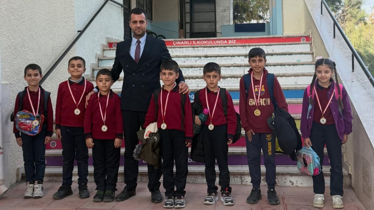 Madalyalar Müdürden, Gurur Miniklerden