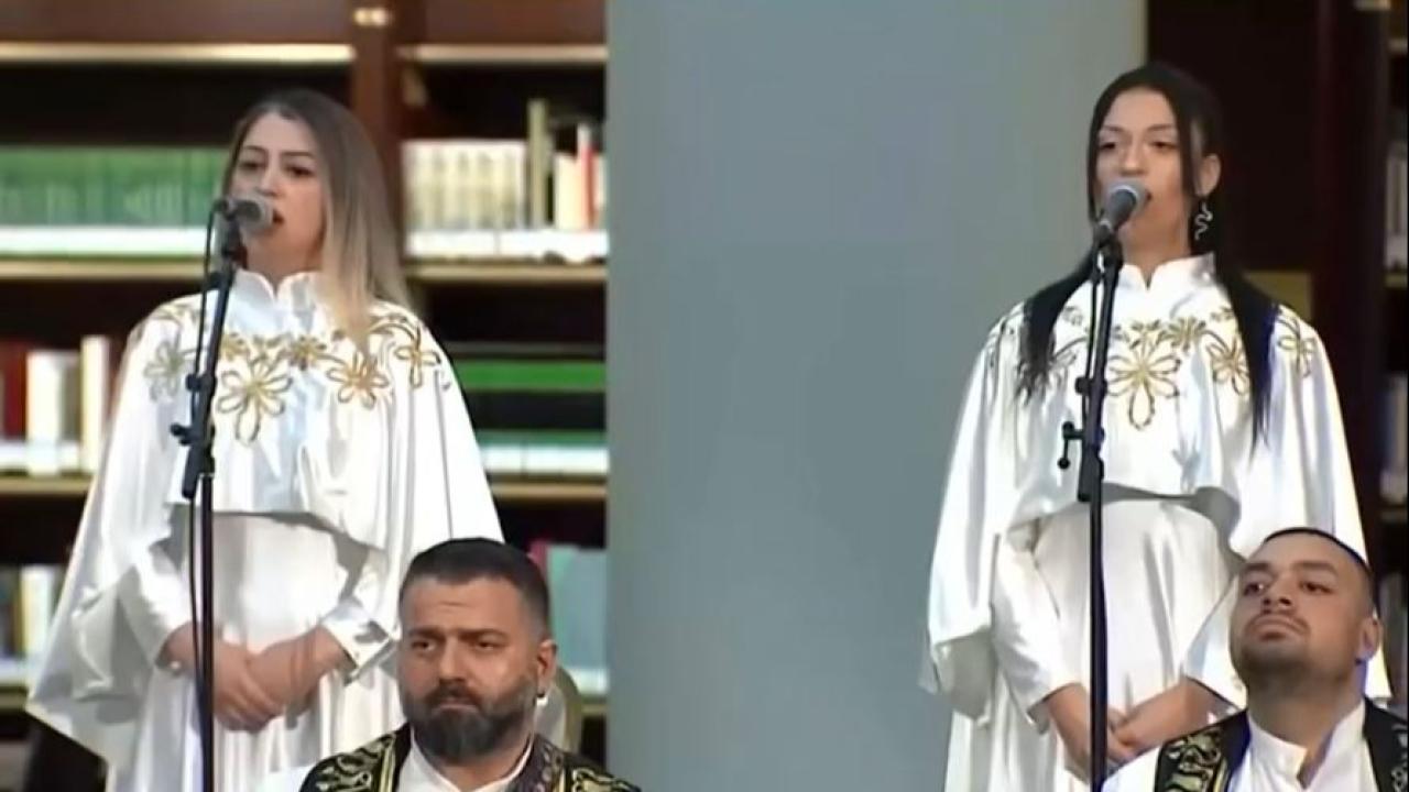 MEDENİYETLER KOROSU PAPA İÇİN SÖYLEDİ