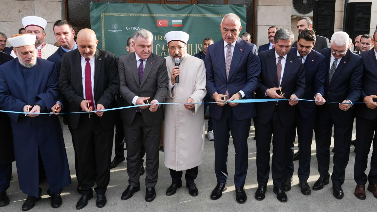 YENİ CAMİ İBADETE AÇILDI