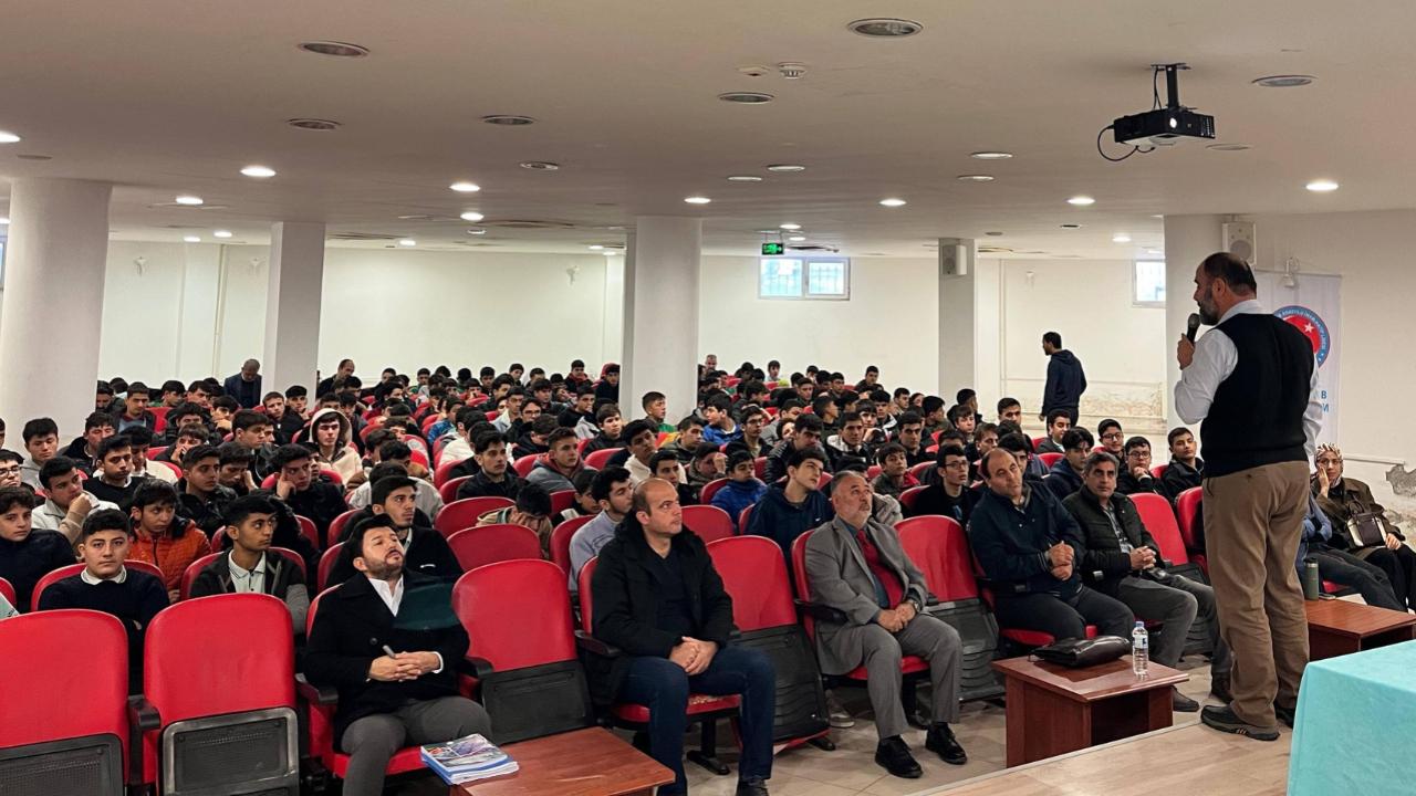 Ahmet Bulut’tan Manevi Atmosferi Güçlendiren Söyleşi