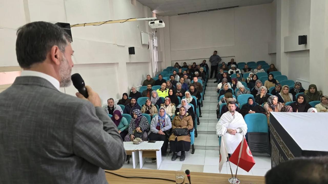 Altınözü’nde Umre Yolcularına Manevi Rehberlik
