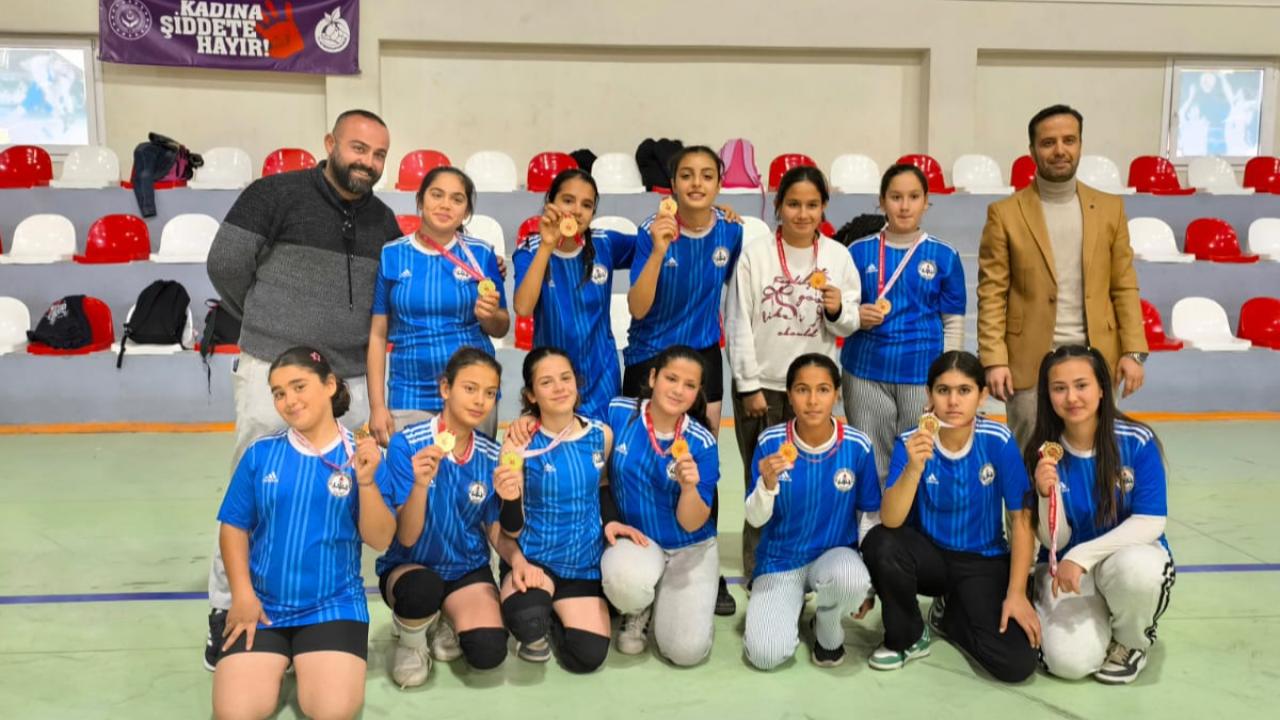 ALTINÖZÜ’NÜN ŞAMPİYONU BÜYÜKBURÇ