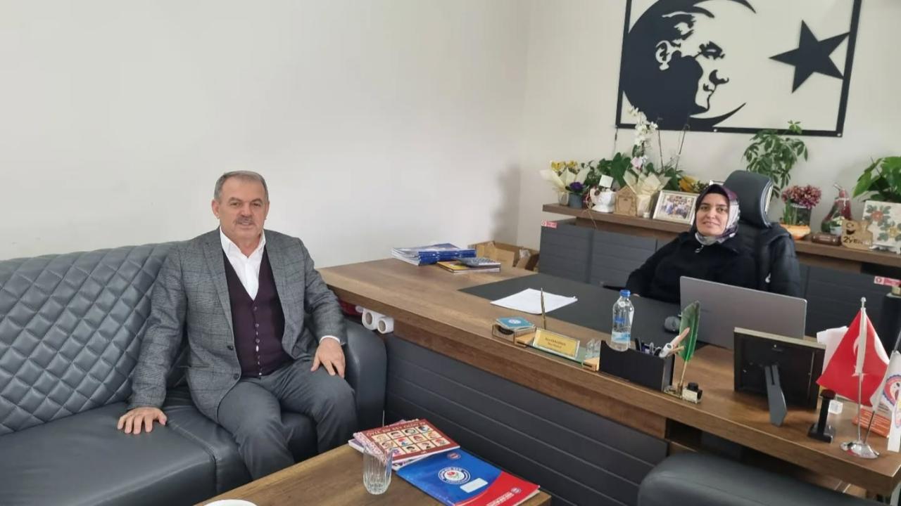 BAYRAKDAR EĞİTİMCİLERİ DİNLEDİ