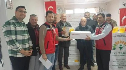 ÇİFTÇİLERE MEYVE SİNEĞİ TUZAĞI DAĞITILDI