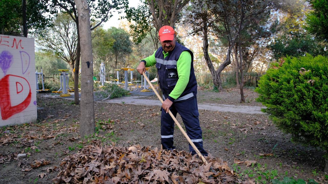 Defne’de Parklar Elden Geçiriliyor