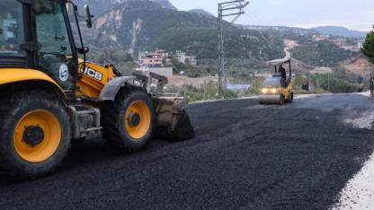 Defne’de Yol Hamlesi Devam Ediyor