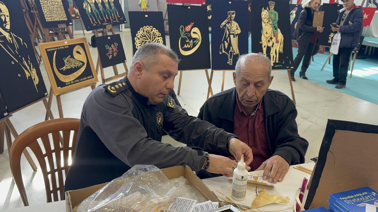 Emekli emniyet müdürüyle oğlu fuarda el sanatlarını birlikte sergiliyor