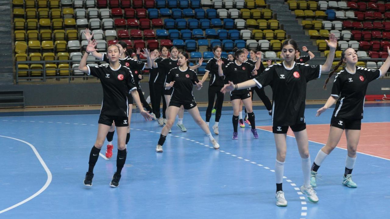 Genç Hentbolcu Milli Takım Kampında