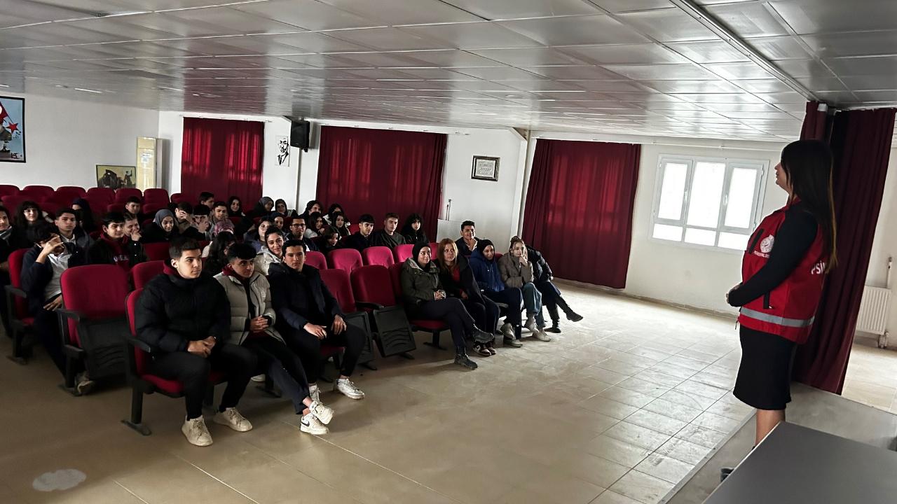 Gençlere Önemli Farkındalık Eğitimi