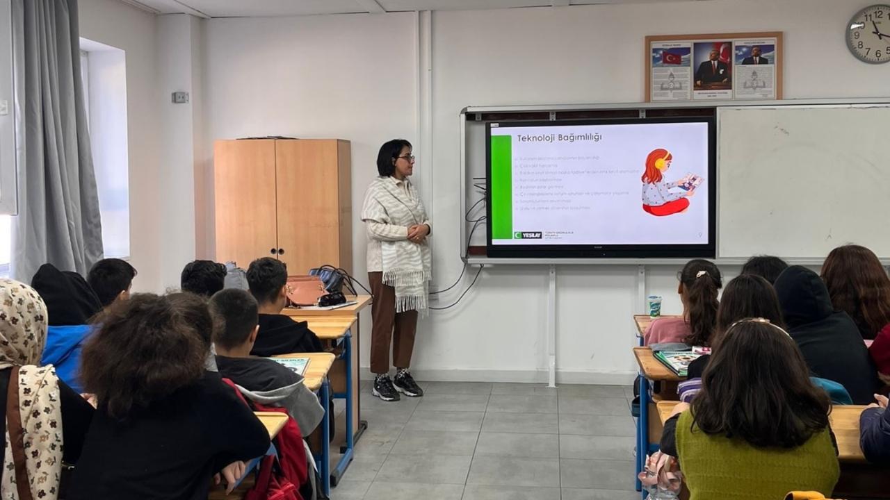 Hassa’da Öğrencilere ‘Teknoloji Bağımlılığı’ Uyarısı