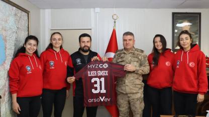 Hatay Voleybol’dan Jandarma Komutanı Şimşek’e Ziyaret