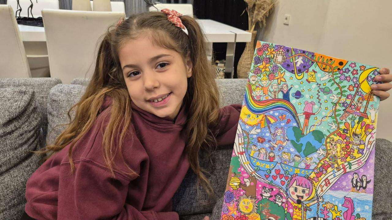 HATAYLI ASYA ÖDÜLE DOYMUYOR