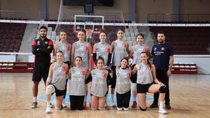 Hatayspor Kadın Voleybol Takımı 2. Lig'de Zirveye Oynuyor