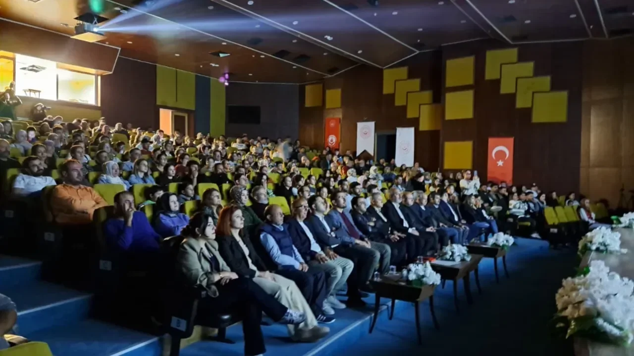 İşte Babam Sessiz Film Gösterimi Düzenl