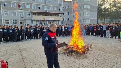 İtfaiyeden Öğrenci ve Personele Uygulamalı Eğitim