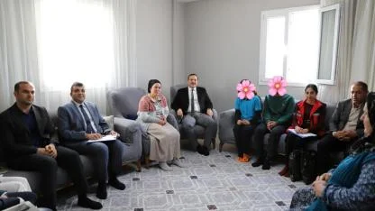 KAYMAKAM ŞAHİN’DEN  YETİMLERE ŞEFKAT ELİ