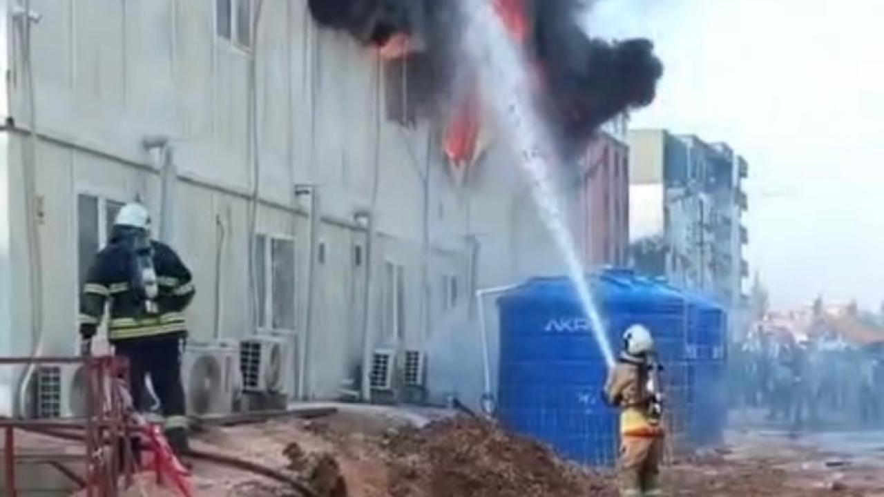 Konteynerler Alevlere Teslim Oldu