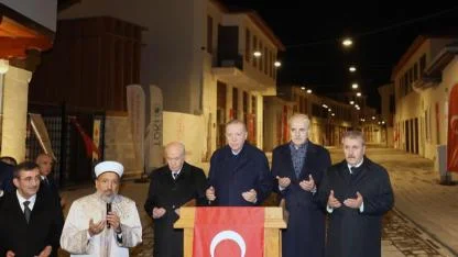 Kurtuluş Caddesi’nde Yeniden Işıklar Yandı