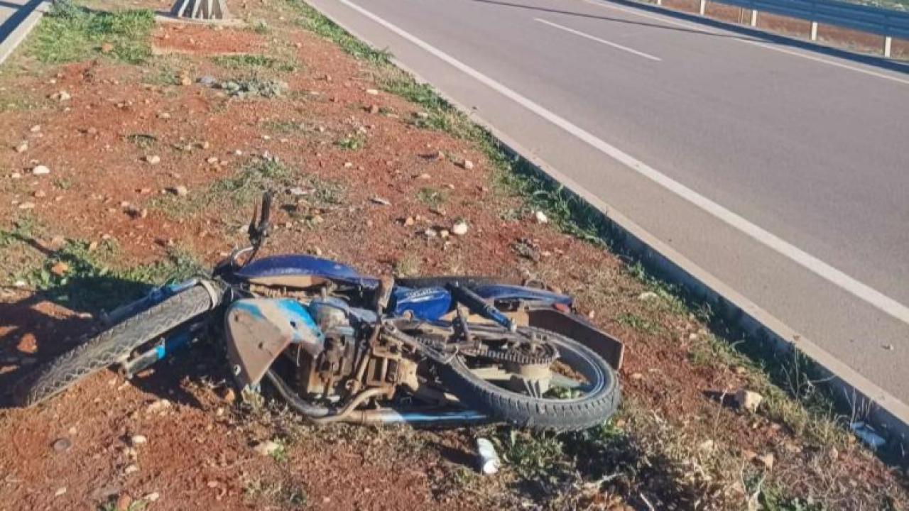 Motosiklet Refüje Çarptı: 2 Ölü