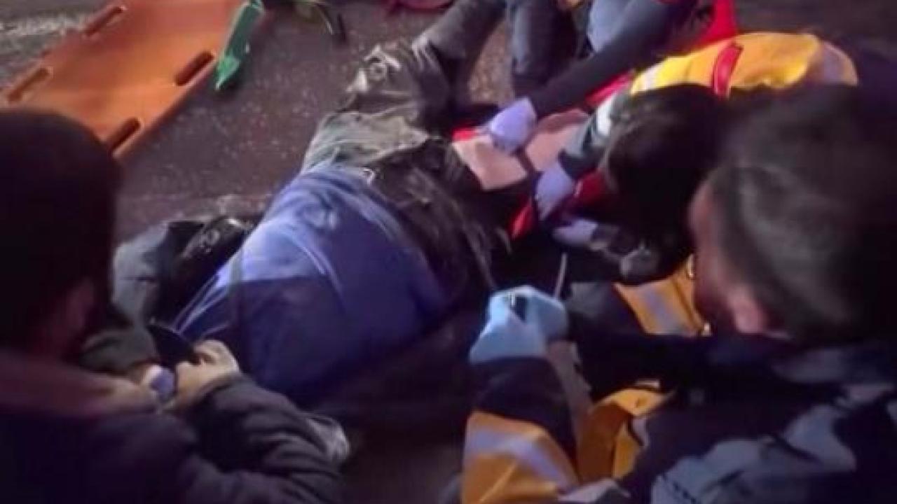 Motosiklet Sürücüsü Mikserin Altında Kaldı