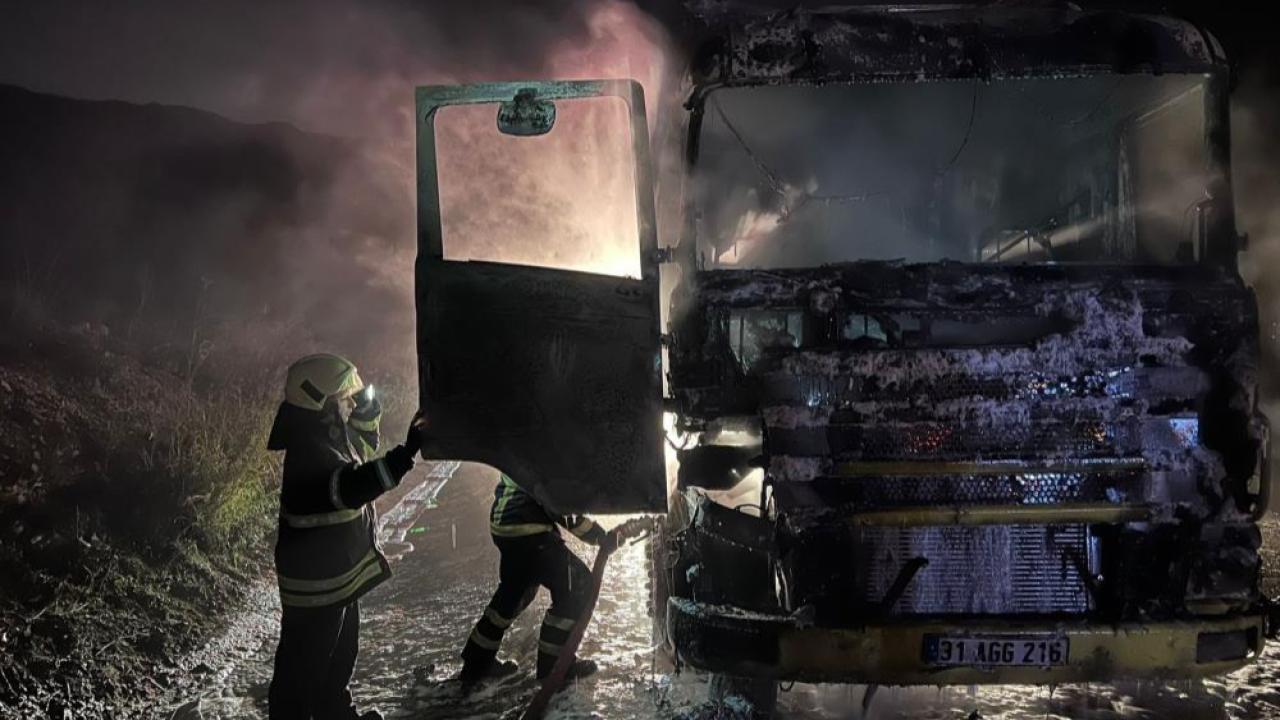 Seyir Halindeki Tır, Alevlere Teslim Oldu
