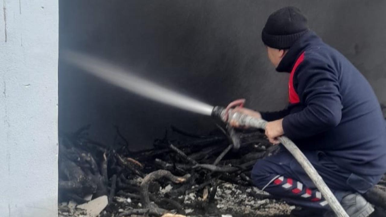 Tepehan Mahallesi’nde Samanlık Yangını Korkuttu