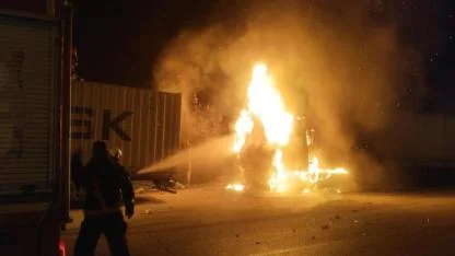 Tır, Kısa Sürede Alevlere Teslim Oldu