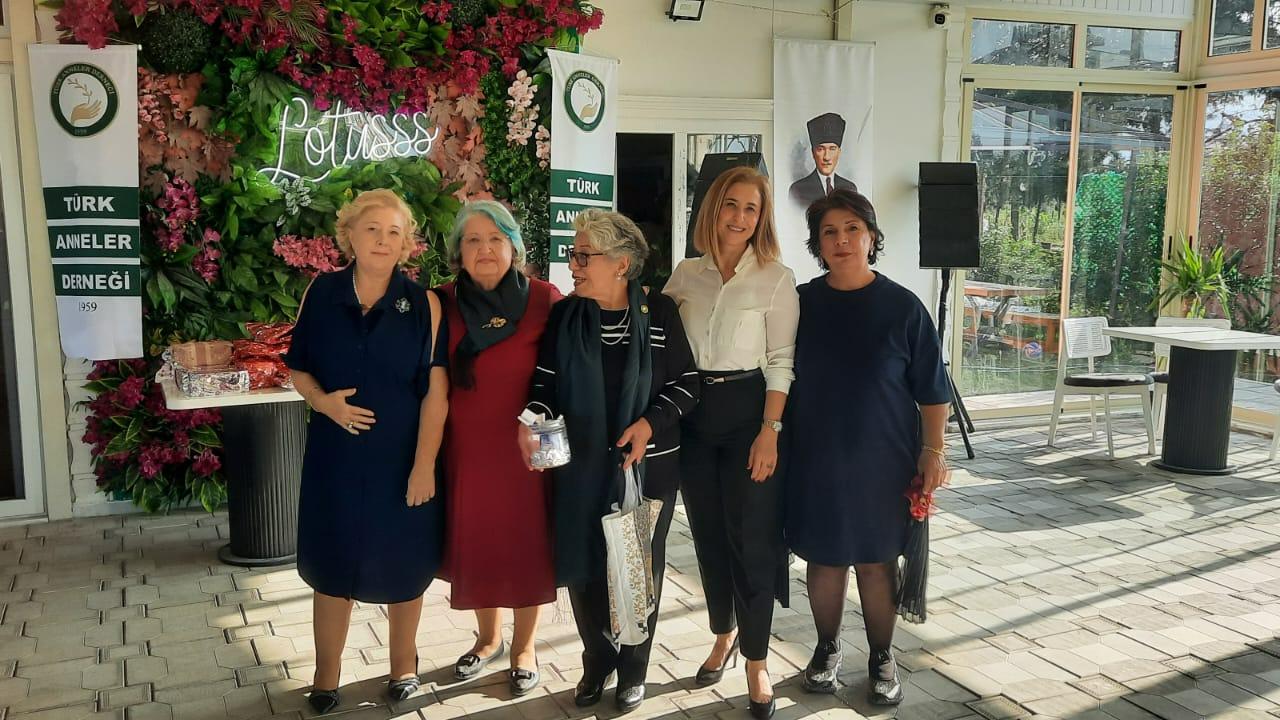 TÜRK ANNELER DERNEĞİ ÖĞRETMENLERİ ONURLANDIRDI