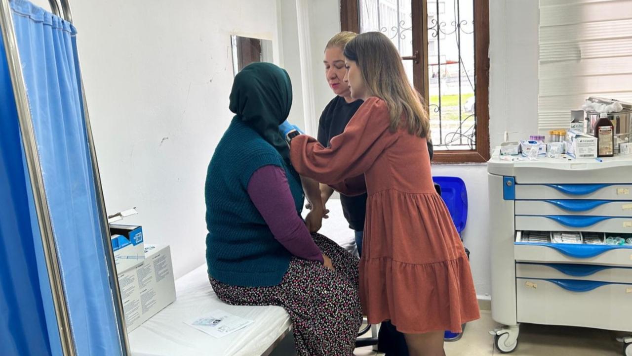 Umre Yolcusu Vatandaşlara Menenjit Aşısı Uygulandı