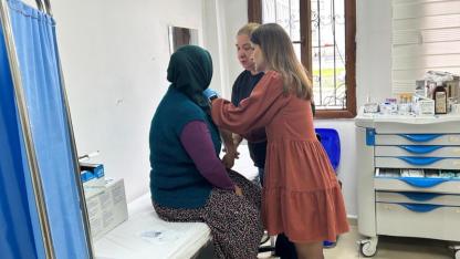 Umre Yolcusu Vatandaşlara Menenjit Aşısı Uygulandı