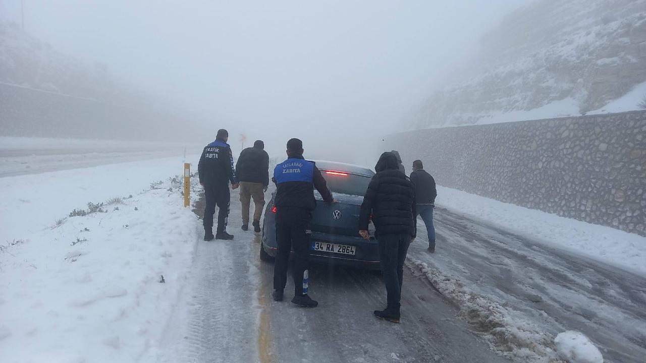 Yayladağı’nda Karla Mücadele Çalışmaları Aralıksız Sürüyor