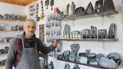 25 Yıldır Ekmeğini Taştan Çıkarıyor