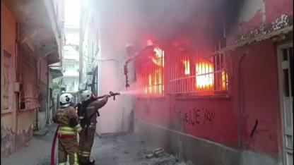 Alevler Apartmanı Sarmadan Söndürüldü