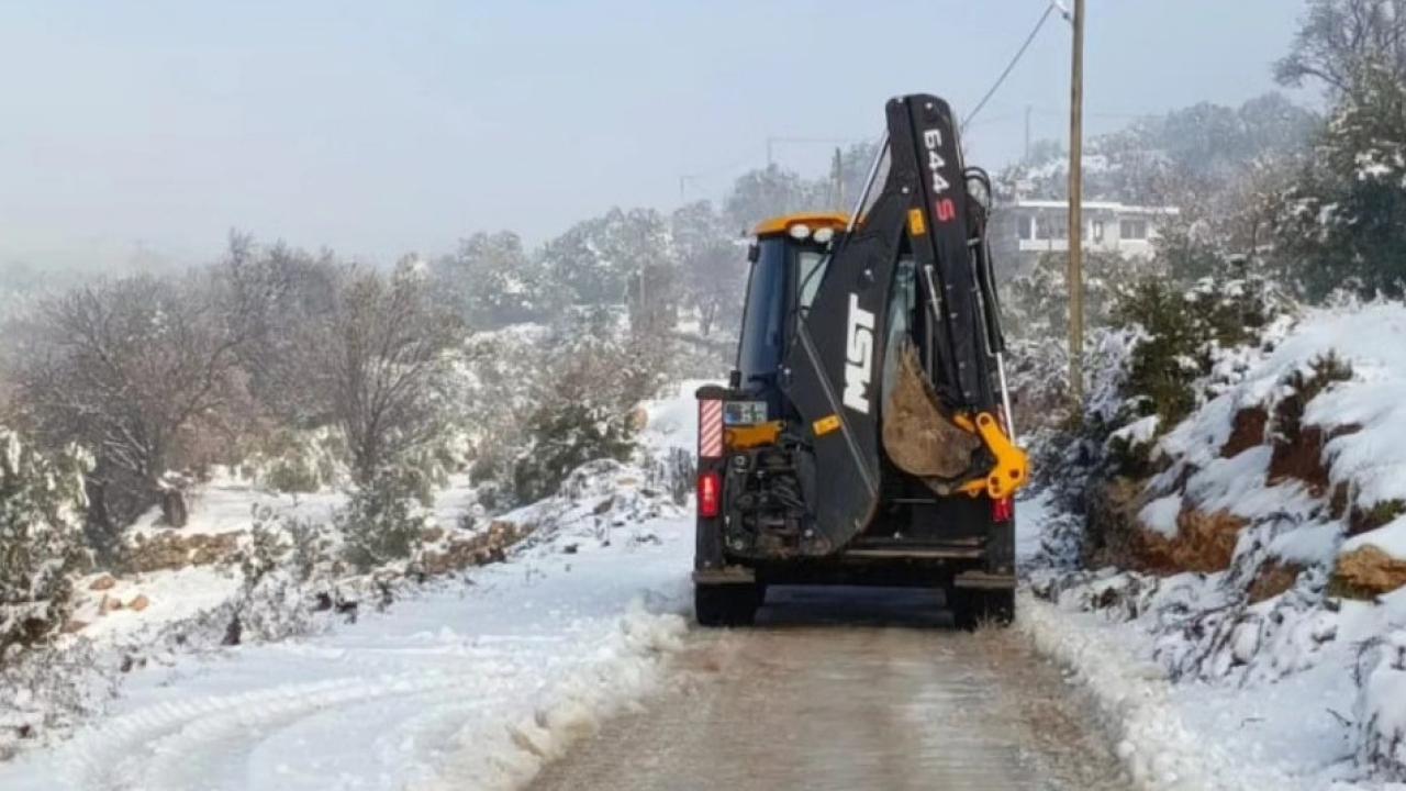ALTINÖZÜ’NDE EKİPLER SAHADA SEFERBER