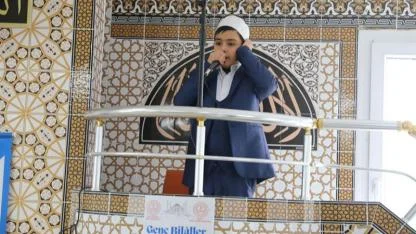 ALTINÖZÜ’NDE GENÇ  BİLALLER YARIŞTI