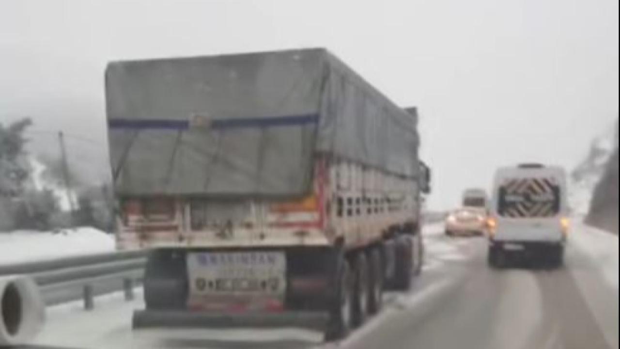 Antakya – Yayladağı Yolu Harbiye Çıkışında Ulaşım Zorlaştı