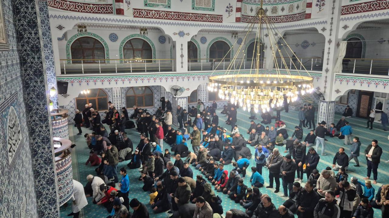 Antakya’da Miraç Kandili Coşkusu Camilerde Yaşandı