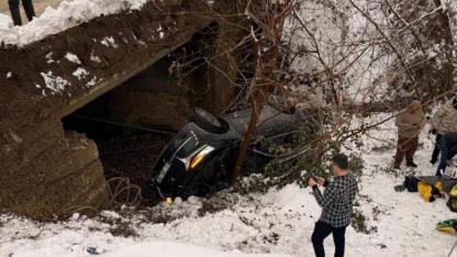 Araç Dereye Uçtu: 5 Kişi Yaralandı