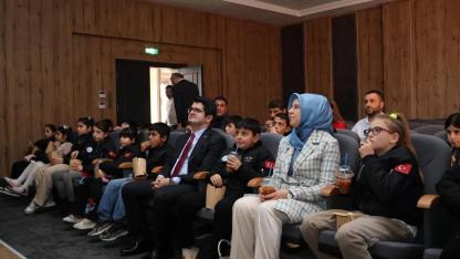 Arsuz'da çocuklar "Aslan Hürkuş 4: Hürjet Oyunda" filmini izledi