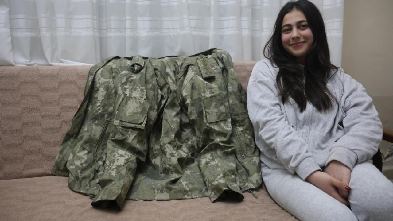 Askerin Verdiği Montu Geri Vermek İçin Özenle Saklıyor