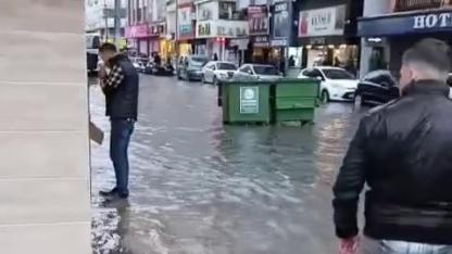 Ayakkabıcılar Çarşısı Sular Altında Kaldı