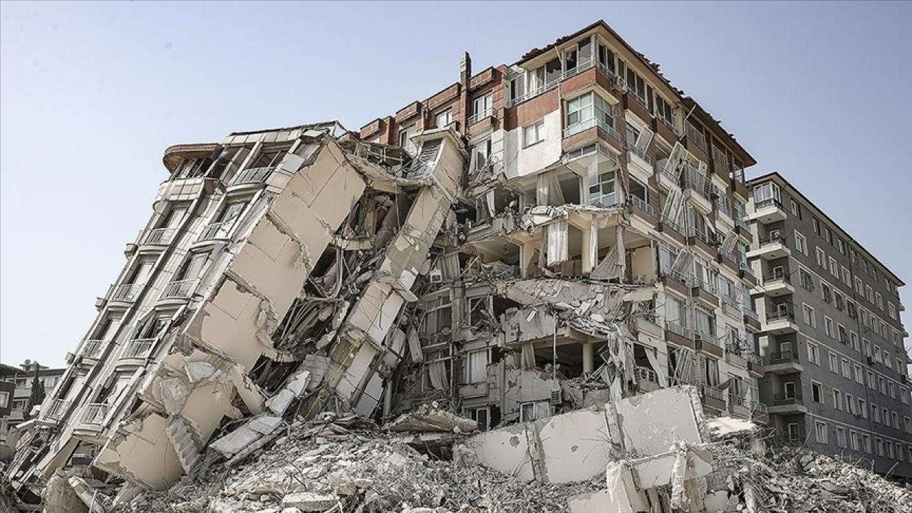 DEPREM DAVALARI SÜRÜYOR